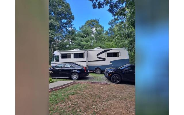 2001 National Tropical Class A RV For Sale In Dayville, Connecticut