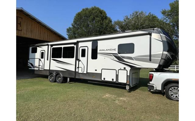 2021 Keystone Avalanche 378BH For Sale In Thomaston, Georgia 30286