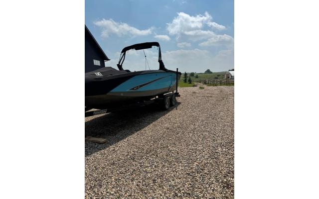 2019 Heyday WT2 Surf Boat – Low Hours, Excellent Condition For Sale In Carlyle, Saskatchewan, Canada