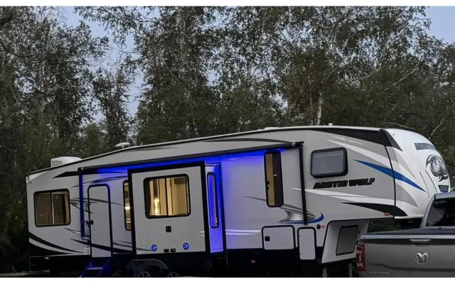 2019 Forest River Arctic Wolf 305ML6