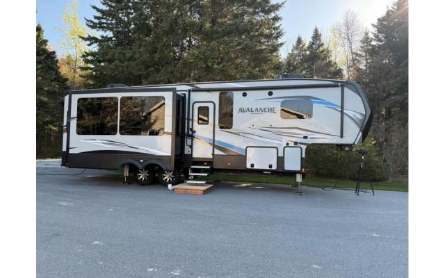 2018 Keystone Avalanche 320RS Fifth Wheel – For Sale In Nauwigewauk Loop, Hampton Parish, NB E5N 2E7
