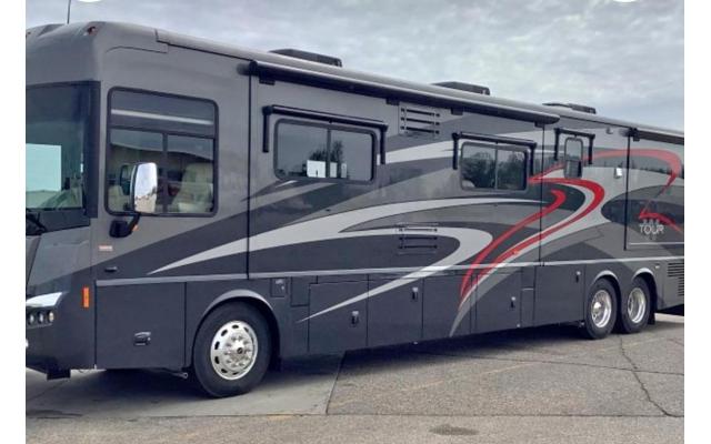 2010 Winnebago Tour 42AD Class A Diesel Motorhome