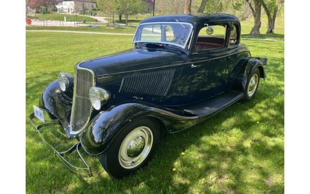 1933 Ford 5-Window Coupe